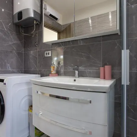 Trendy And Chic With Terrace And Private Garden - One Bedroom Kaštela