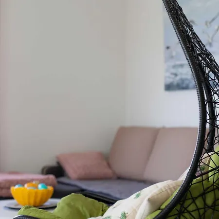 Trendy And Chic With Terrace And Private Garden - One Bedroom Appartement