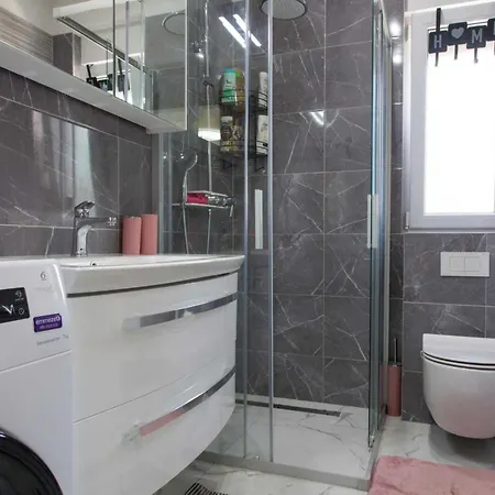 Trendy And Chic With Terrace And Private Garden - One Bedroom