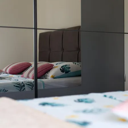 Trendy And Chic With Terrace And Private Garden - One Bedroom Appartement Kaštela